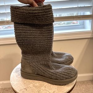 Size 7 women’s knit UGGs